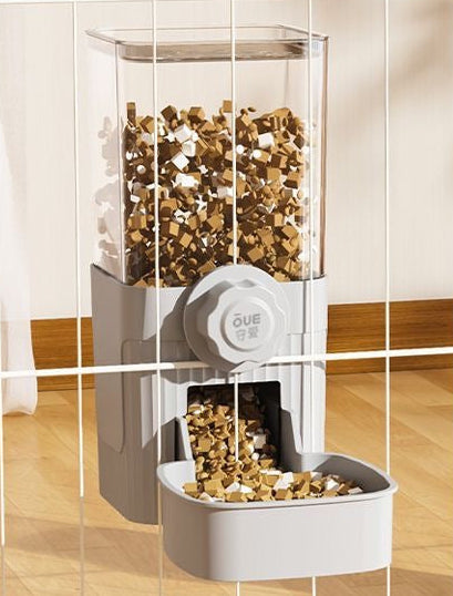 Pet hanging food feeder